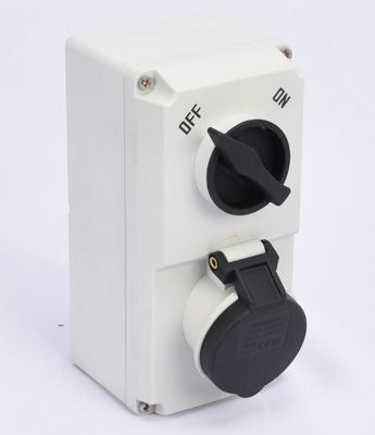 IP44 32A مقبس تبديل الطاقة الصناعية ثلاث مراحل مع تعشيق ميكانيكي